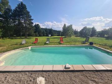 Chambre d’hôte pour 2 personnes, avec terrasse ainsi que piscine et jardin en Haute-Loire