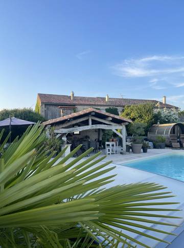 Chambre d’hôte pour 3 personnes, avec piscine ainsi que jardin et sauna en Charente-Maritime