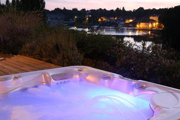 Chambre d’hôte pour 2 personnes, avec jardin et piscine ainsi que jacuzzi et sauna dans Maine-et-Loire