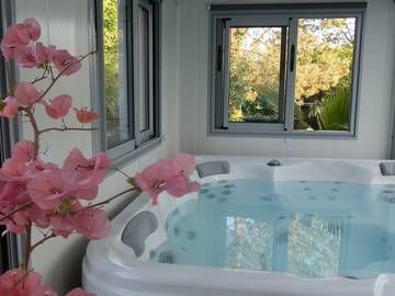 Chambre d’hôte pour 3 personnes, avec jardin et terrasse ainsi que jacuzzi et piscine dans Maine-et-Loire