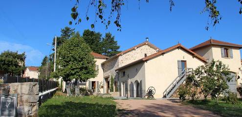 Chambre d’hôte pour 2 personnes, avec sauna et piscine ainsi que jardin et jacuzzi dans la Loire