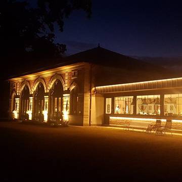 Chambre d’hôte pour 2 personnes, avec piscine et terrasse ainsi que jardin et vue sur le lac, animaux acceptés dans la Loire