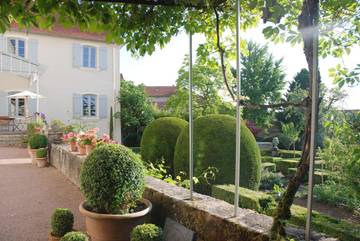 Maison d’hôte pour 2 personnes, avec jardin et terrasse ainsi que piscine et vue dans la Loire