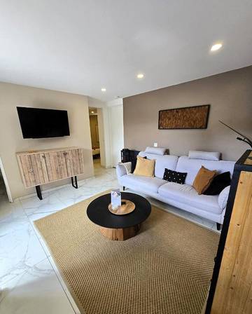 Maison d’hôte pour 2 personnes, avec piscine et terrasse dans la Loire