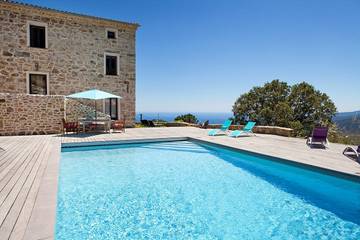 Chambre d’hôte pour 2 personnes, avec jardin et piscine en Corse