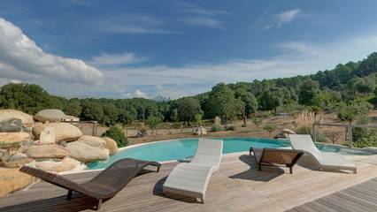 Chambre d’hôte pour 4 personnes, avec jardin et piscine, animaux acceptés en Corse