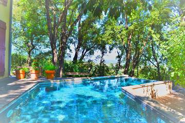 Chambre d’hôte pour 2 personnes, avec piscine et jardin, animaux acceptés en Corse